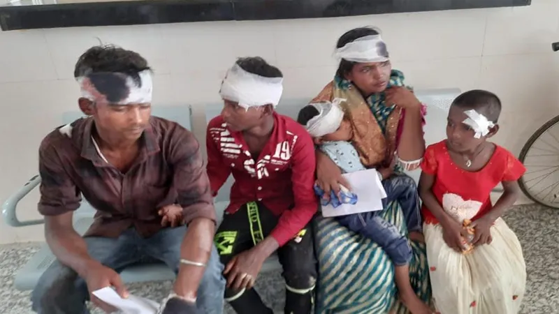 प्रतापगढ़: दर्शनार्थियों से भरा मालवाहक टेम्पो पलटा, दो युवतियों की मौत