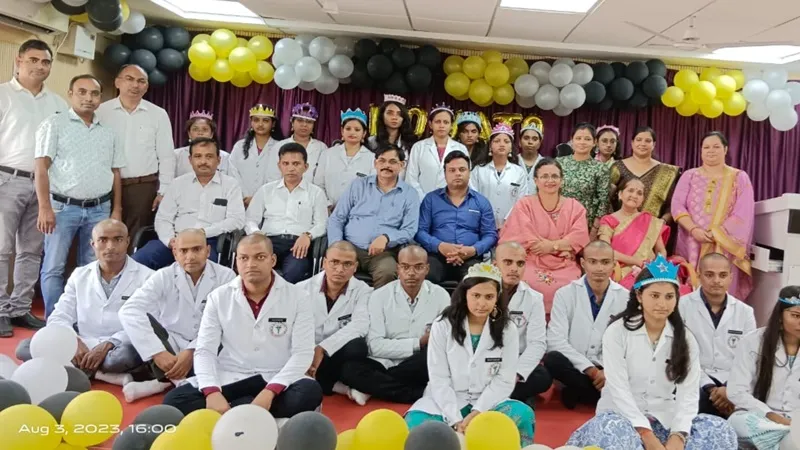 अयोध्या: छात्र-छात्राओं को सिखाया चिकित्सा शिक्षा का गुर