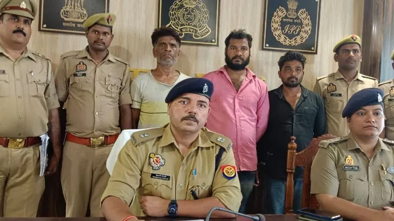 Chitrakoot News: 50 किलो गांजा बरामद, तीन आरोपी गिरफ्तार, दो तमंचा-कारतूस, तीन मोबाइल और स्कॉर्पियो भी बरामद