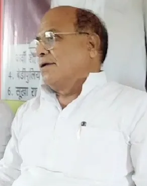 Chitrakoot: एक नाम के दूसरे व्यक्ति को पुलिस ने किया गिरफ्तार, सपा प्रतिनिधि मंडल को नाबालिग छात्रा ने दी जानकारी