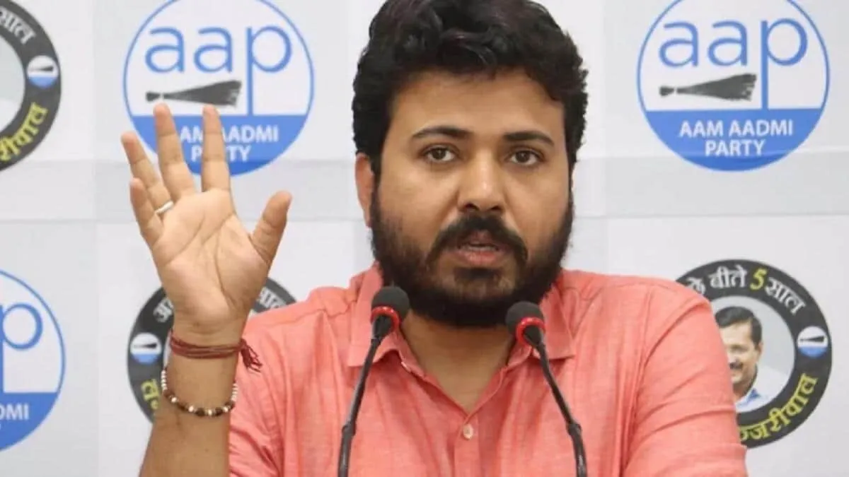 फव्वारों को शिवलिंग का रूप देकर भाजपा ने हिंदुओं की भावनाओं को किया आहत : आप