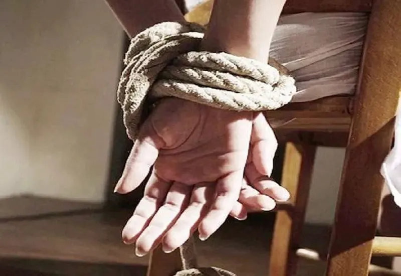 रामपुर की अध्यापिका को पीलीभीत के पिता-पुत्र ने बनाया बंधक, परिजनों ने जताया जान का खतरा