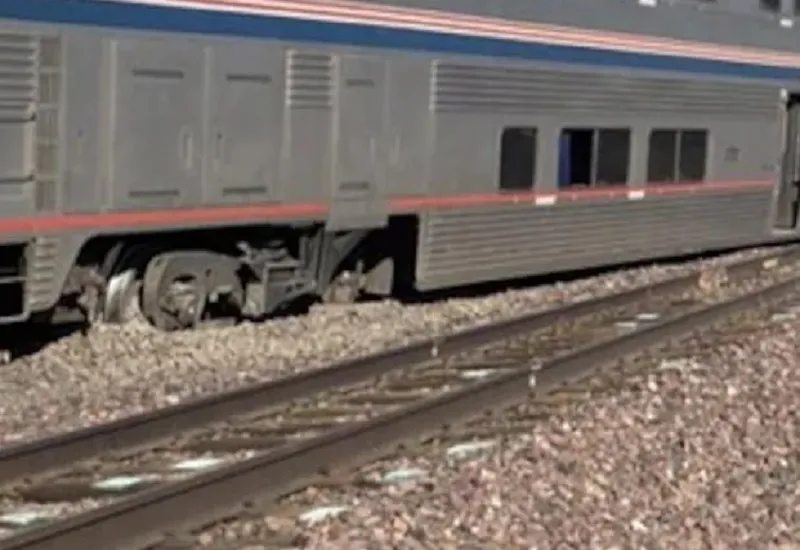 US Train Accident : न्यूयॉर्क में पटरी से उतरी ट्रेन, 13 लोग घायल 