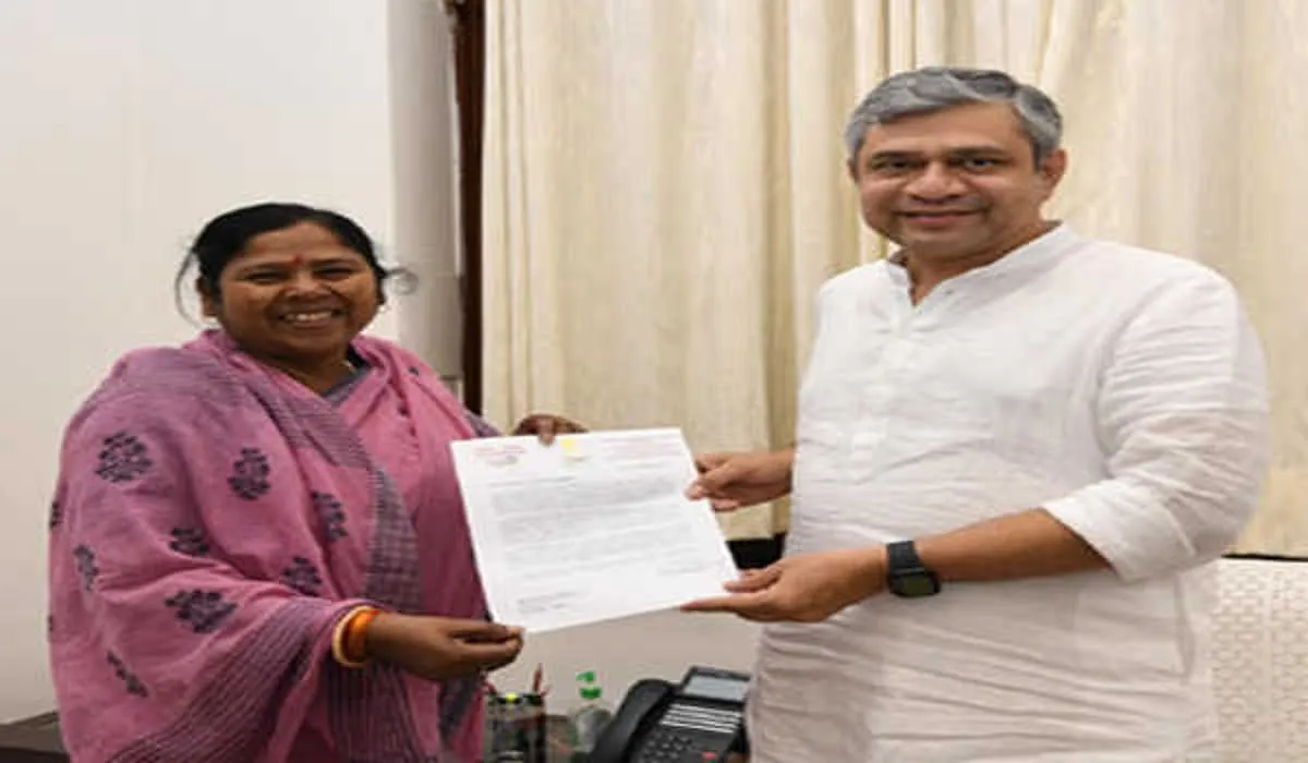 केंद्रीय अधिकारिता और सामाजिक न्याय राज्य मंत्री ने की रेल मंत्री से त्रिपुरा से और ट्रेनें शुरू करने की मांग 