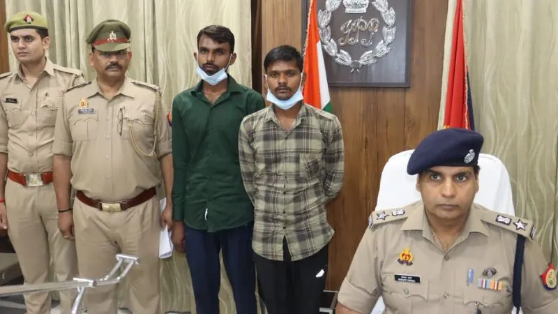 Etawah News: छात्रा से किया था दुष्कर्म, घर में खींचकर ले गए थे… पुलिस ने दो आरोपियों को भेजा सलाखों के पीछे