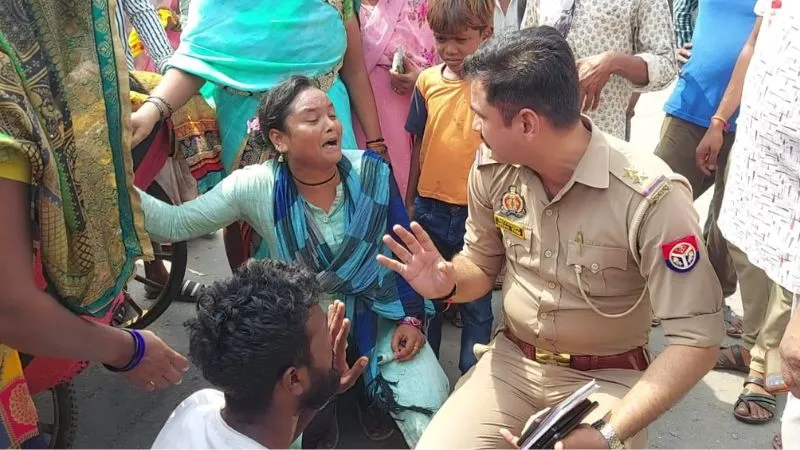 Etawah News: महिला की संदिग्ध हालात में मायके में मौत, भाई ने पति पर लगाया मारपीट का आरोप, जानें-  पूरा मामला
