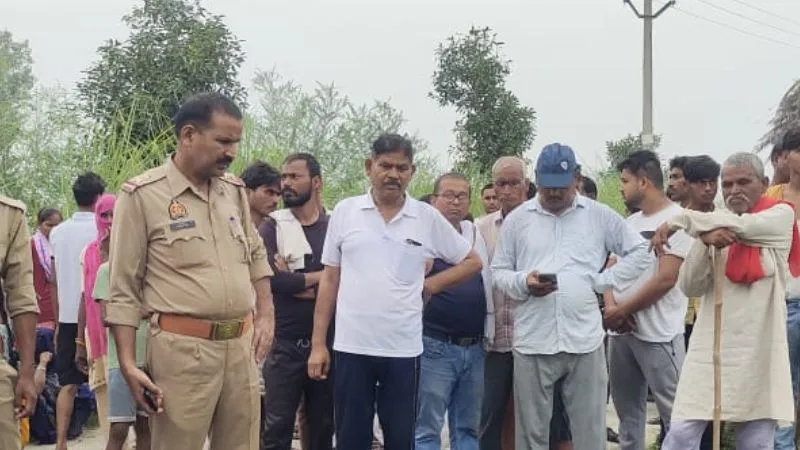 Etawah News: संदिग्ध हालात में गोली लगने से युवक की मौत, पास में पड़ा मिला तमंचा, पुलिस मान रही आत्महत्या