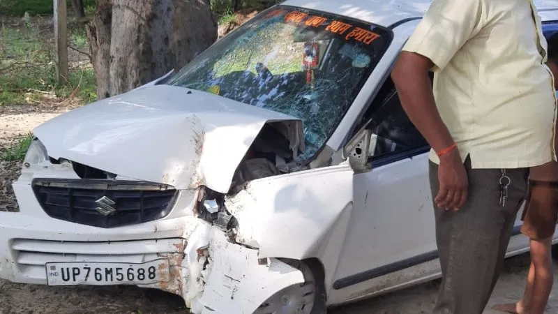 Farrukhabad Accident: गायकों की कार पेड़ से टकराई, एक की मौत, दो गंभीर, खाटू श्याम बाबा का रतजगा कर लौट रहे थे