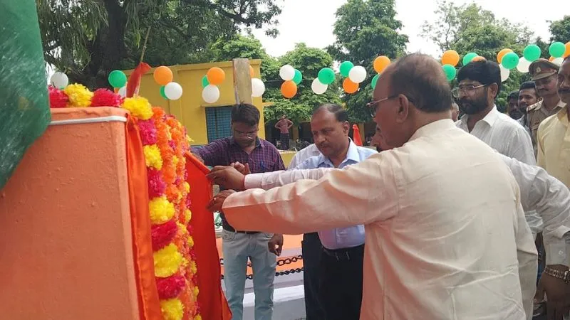 Farrukhabad: DM, विधायक ने शहीद स्मारक पहुंच किया शहीदों को नमन, मेरी माटी, मेरा देश की अध्यक्षता में आयोजित कार्यक्रम