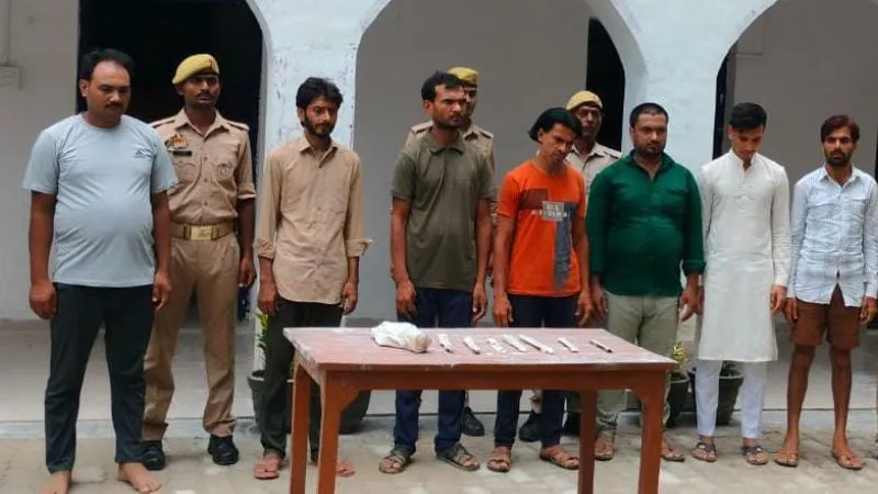 Fatehpur News : प्रतिबंधित मवेशी की हत्या की सूचना पर पुलिस की दबिश, सात आरोपी गिरफ्तार, जानें- पूरा मामला