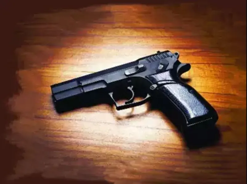 रुद्रपुर: फर्जी एमपी पुलिस कर्मी के कमरे से माउजर बरामद 