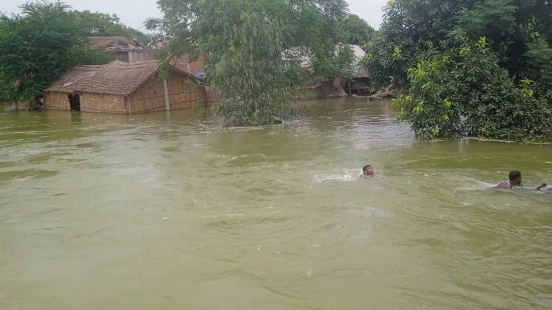Flood In Unnao : गंगा खतरे के निशान से पहुंची ऊपर, कटरी में घुसा पानी, ग्रामीण परेशान, प्रशासनिक अफसर पहुंचे