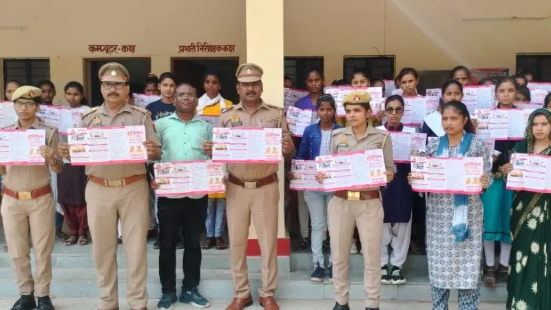 अंतरराष्ट्रीय युवा दिवस : किशोरियों ने थाने में संचालित हेल्प डेस्क देखी, थानेदार बोले- डरे नहीं, अवगत कराएं  