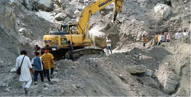 Badrinath Highway: बदरीनाथ हाईवे खुलने से आवाजाही सुचारु, यात्रियों को मिली राहत 