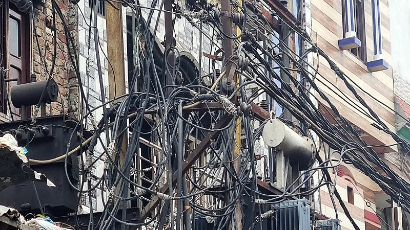 मुरादाबाद : 24 घंटे बिजली देने का दावा बेदम, कटौती से जूझ रहे महानगरवासी