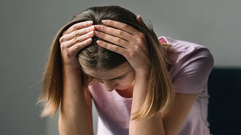 अवसाद का लक्षण केवल दुखी होना नहीं बल्कि खुशी न मिलना भी है... 