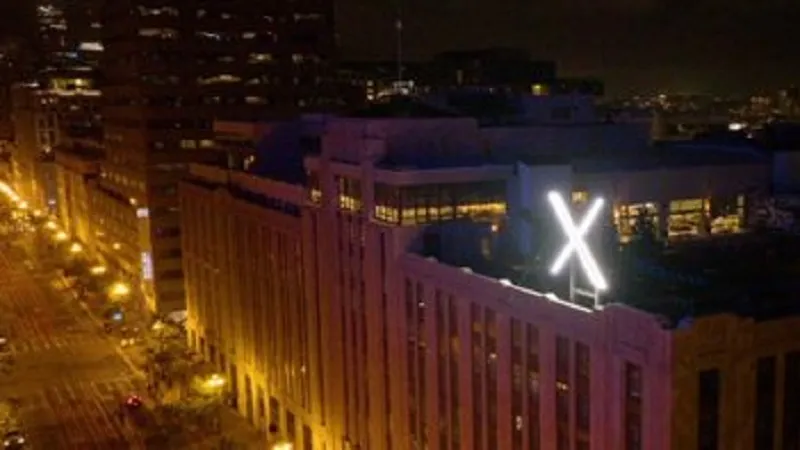 X Logo: एलन मस्क को लगा झटका, ट्विटर ने मुख्यालय में लगा नया ‘एक्स’ लोगो हटाया