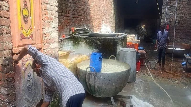 संभल: तीन पेठा फैक्ट्री पर छापा, तीनों को तत्काल बंद कराकर कार्रवाई करने के दिए निर्देश