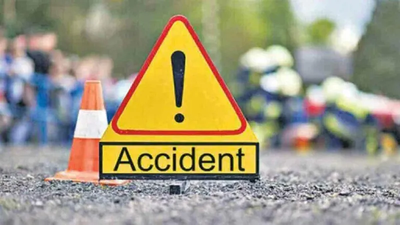 बिजनौर: कांवड़ियों से भरी डीसीएम पलटी, एक की मौत ,14 घायल
