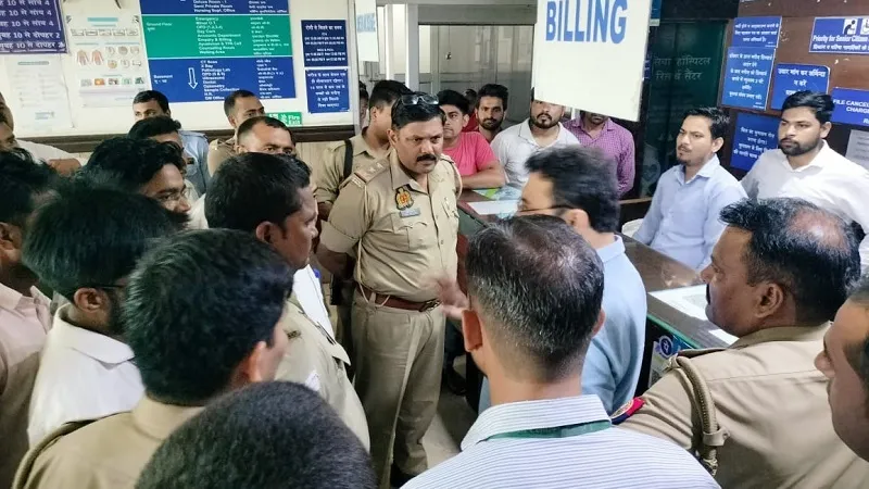 अमरोहा: जच्चा-बच्चा की मौत से गुस्साए परिजनों ने अस्पताल में किया हंगामा