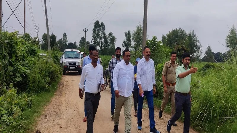 बिजनौर: अपर जिलाधिकारी वित्त एवं राजस्व ने किया नदियों के जलस्तर का मुआयना 