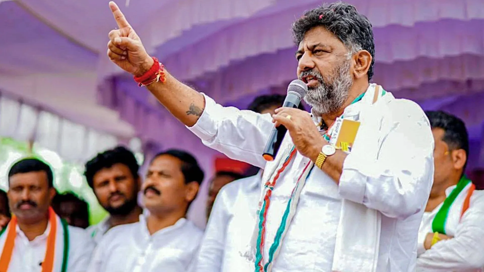 कर्नाटक से कांग्रेस के 50 नेता और मंत्री कल दिल्ली में पार्टी नेतृत्व से मुलाकात करेंगे: शिवकुमार 