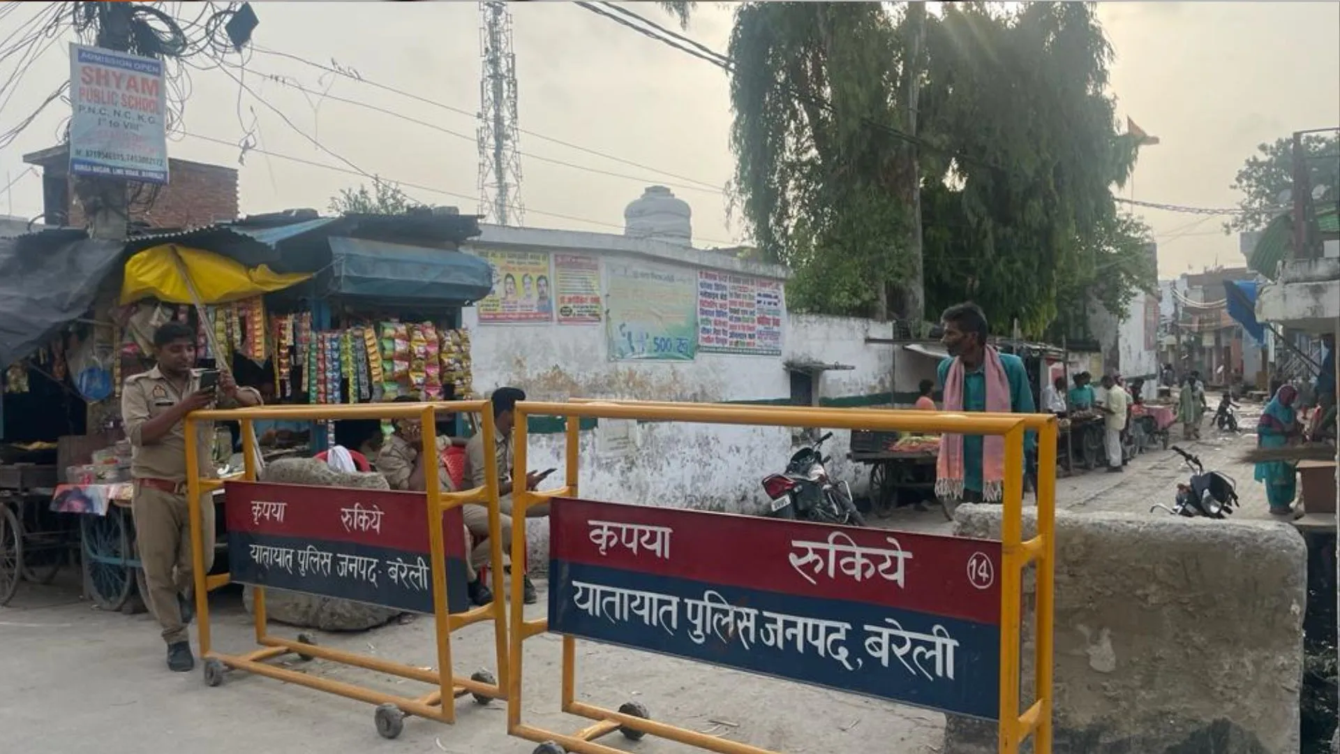 बरेली: जोगी नवादा में स्थिति सामान्य, पुलिस और अर्धसैनिक बलों की टुकड़ी मौजूद