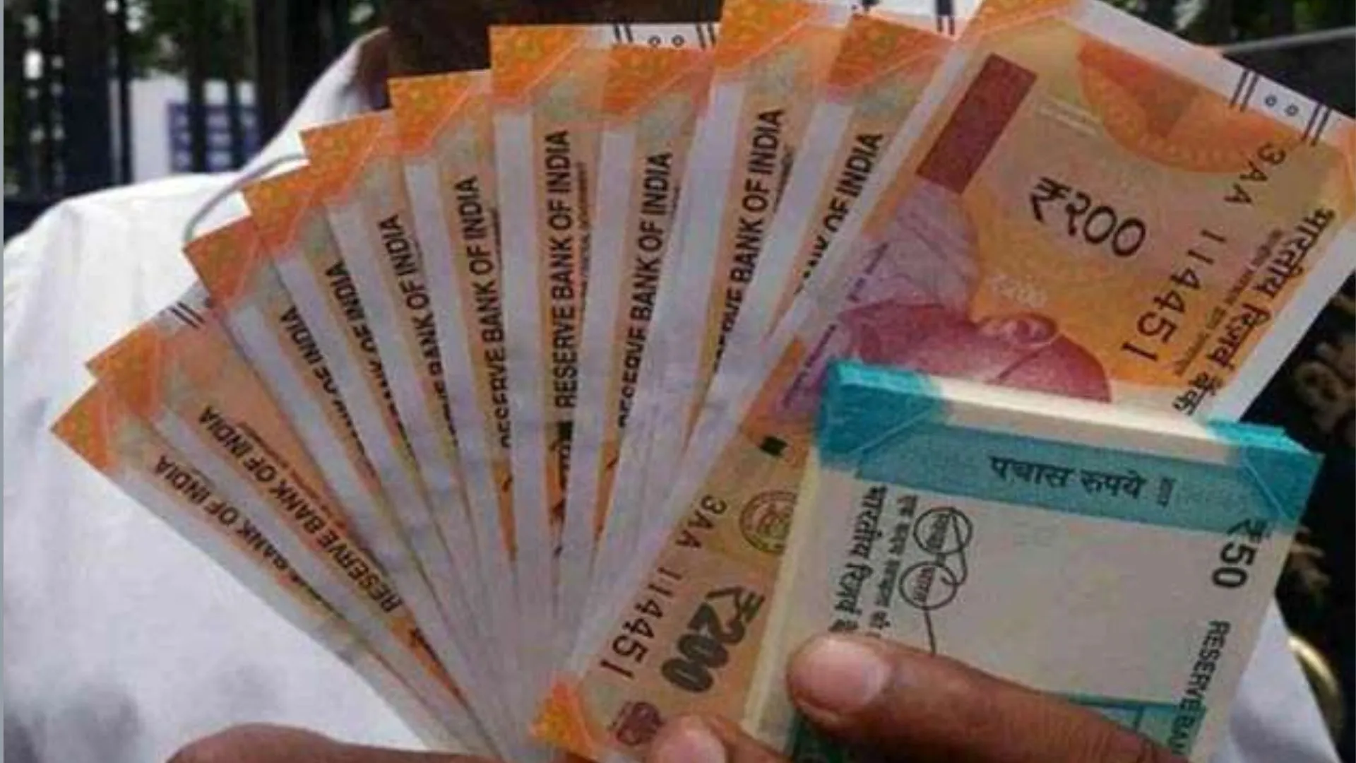 बरेली: पादरी एल्बर्ट को वेतन के लाले, पत्नी के इलाज को नहीं रुपये