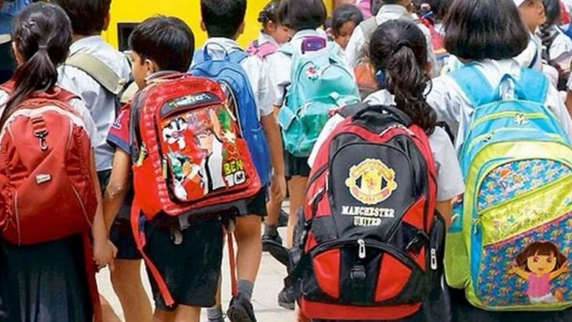 दिल्ली के नारायणा इलाके में गैस रिसाव से एमसीडी स्कूल के 24 विद्यार्थी बीमार, अस्पताल में भर्ती 