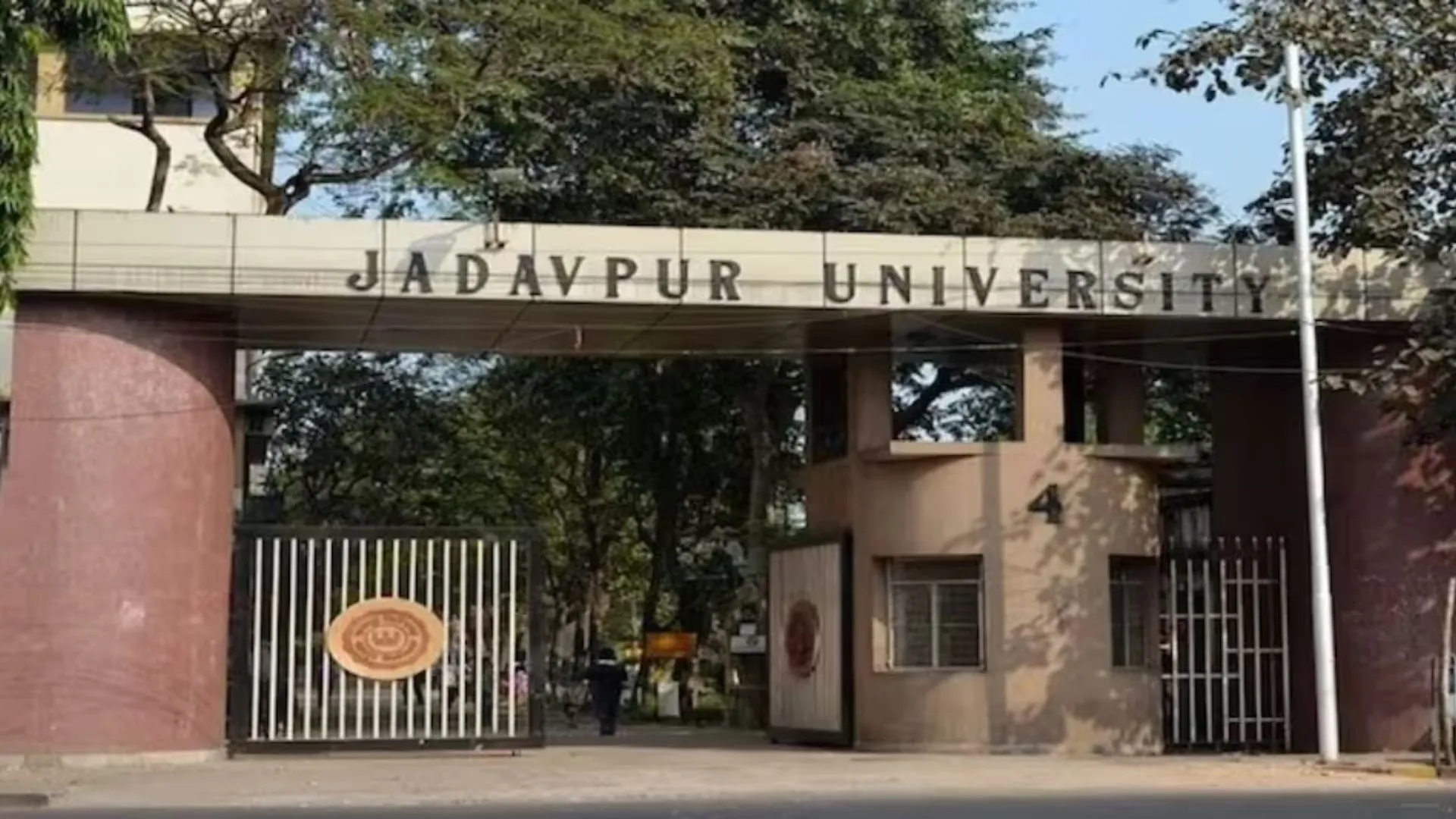 यादवपुर विश्वविद्यालय छात्र मौत मामला: दो विद्यार्थियों को पुलिस ने किया गिरफ्तार 