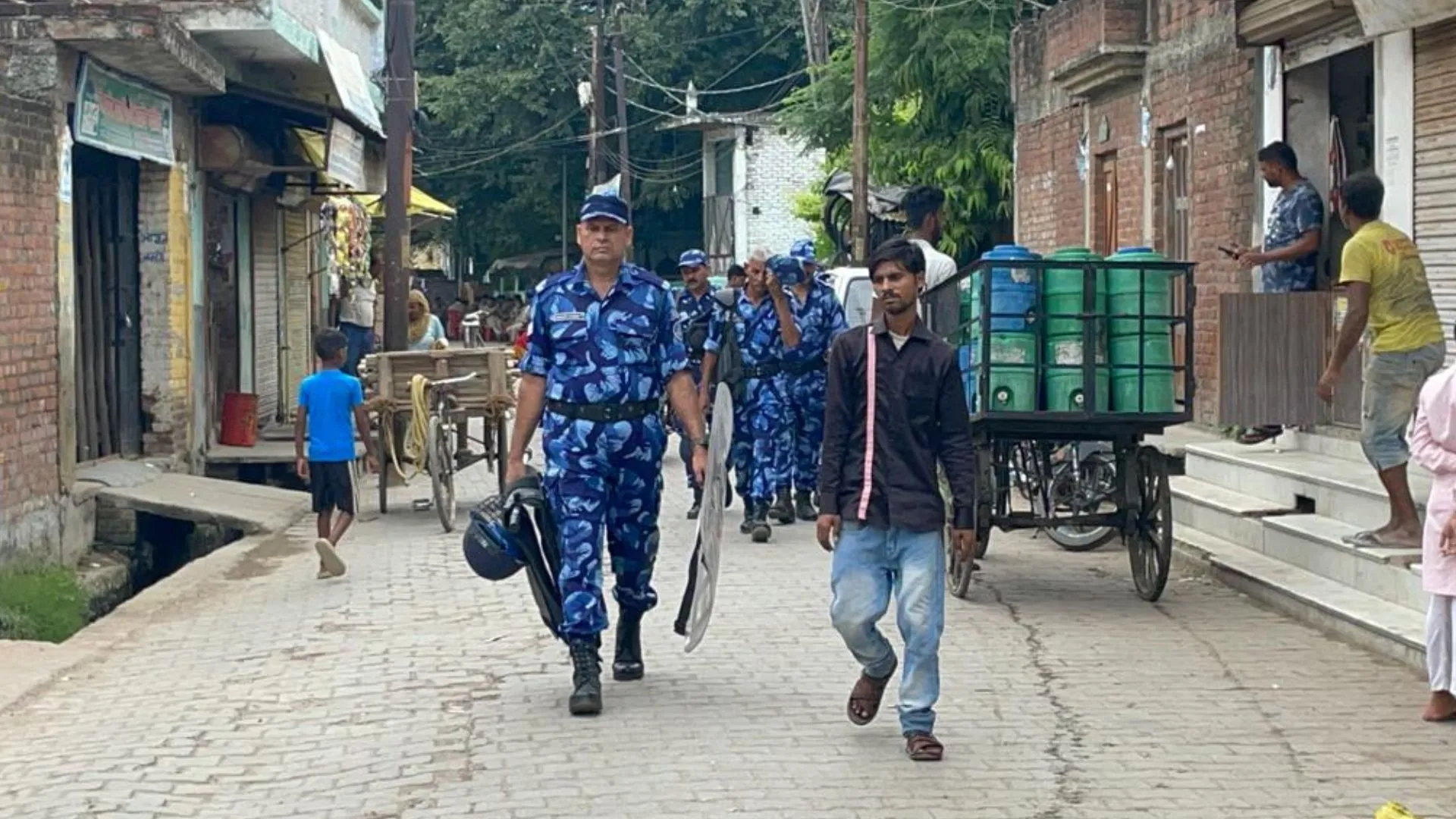 बरेली: जोगी नवादा में फिर लौटी RAF,पुलिस की हर आने जाने वाले पर पैनी नजर 