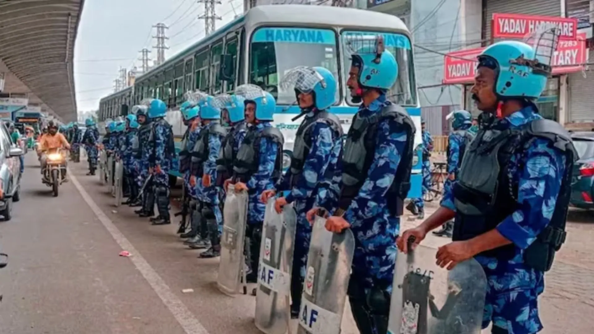 Nuh Shobha Yatra: नूंह में बिना अनुमति शोभायात्रा निकालने की तैयारी,  मेवात का नलहड़ शिव मंदिर बना छावनी, सुरक्षा व्यवस्था कड़ी