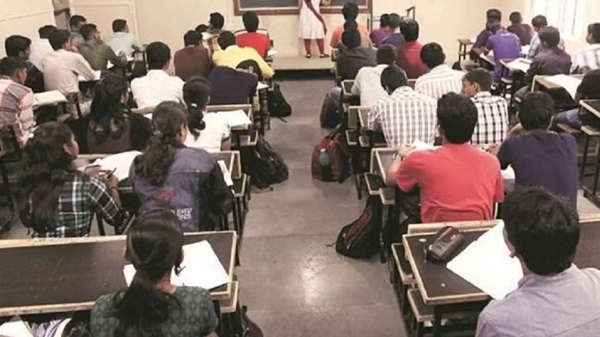 कोटा में कोचिंग संस्थानों को NEET और JEE अभ्यर्थियों के नियमित टेस्ट पर रोक लगाने का निर्देश 