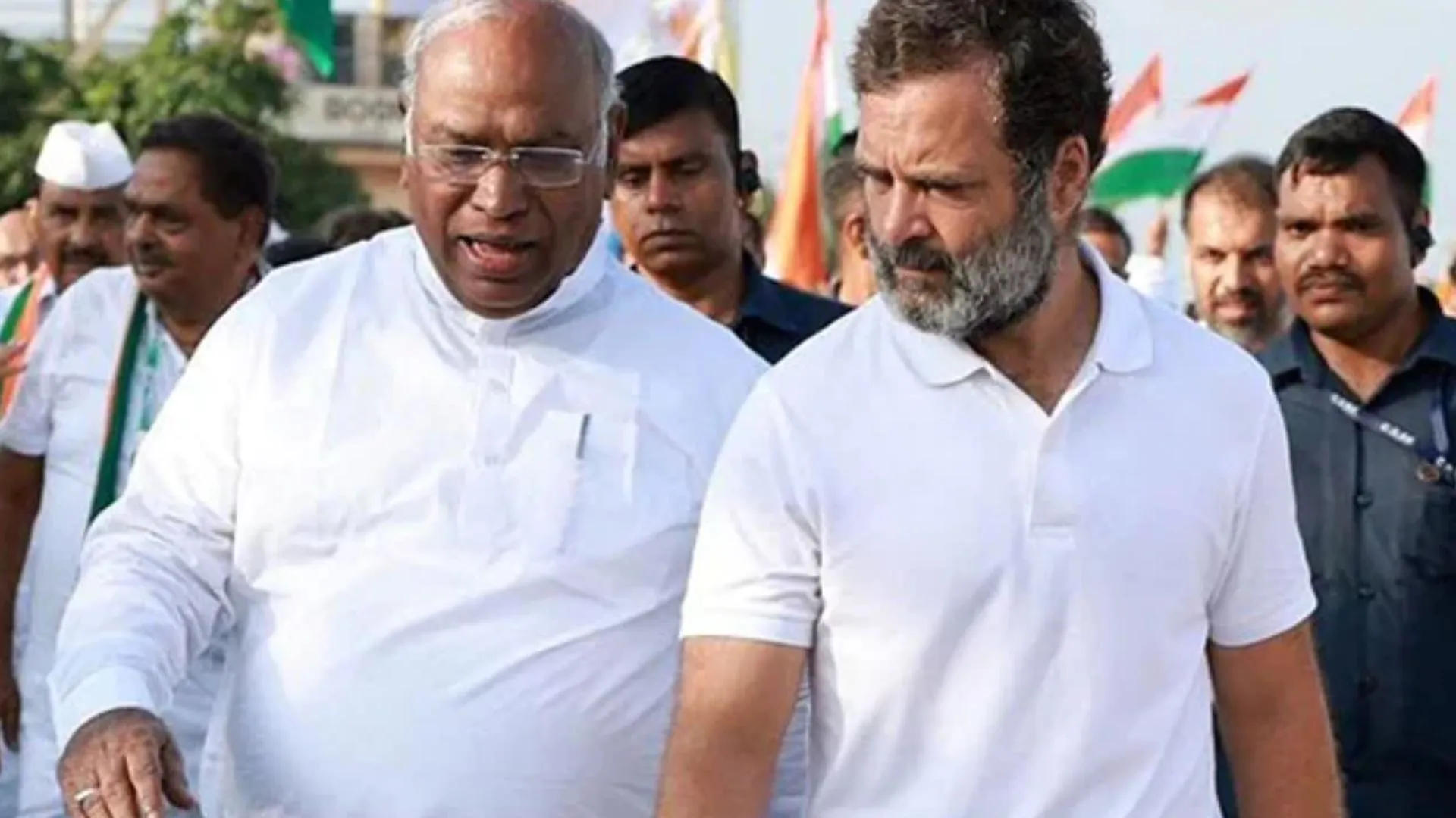 कर्नाटक सरकार ‘गृह लक्ष्मी’ योजना करेगी शुरू, खड़गे, राहुल गांधी होंगे शामिल 