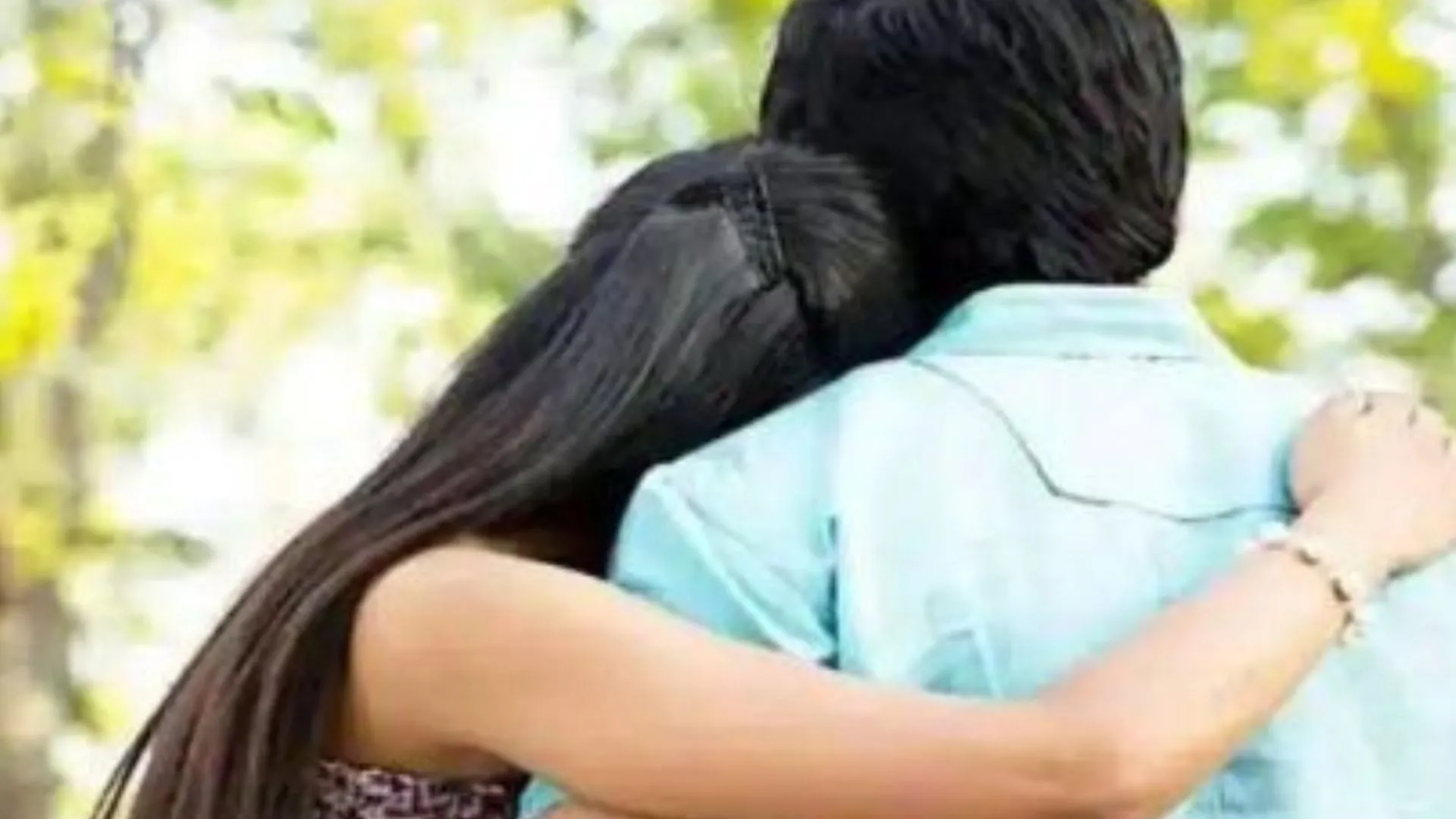 लड़कियां संभवत: प्यार में पड़कर घर से भाग रही हैं : महाराष्ट्र महिला आयोग प्रमुख 