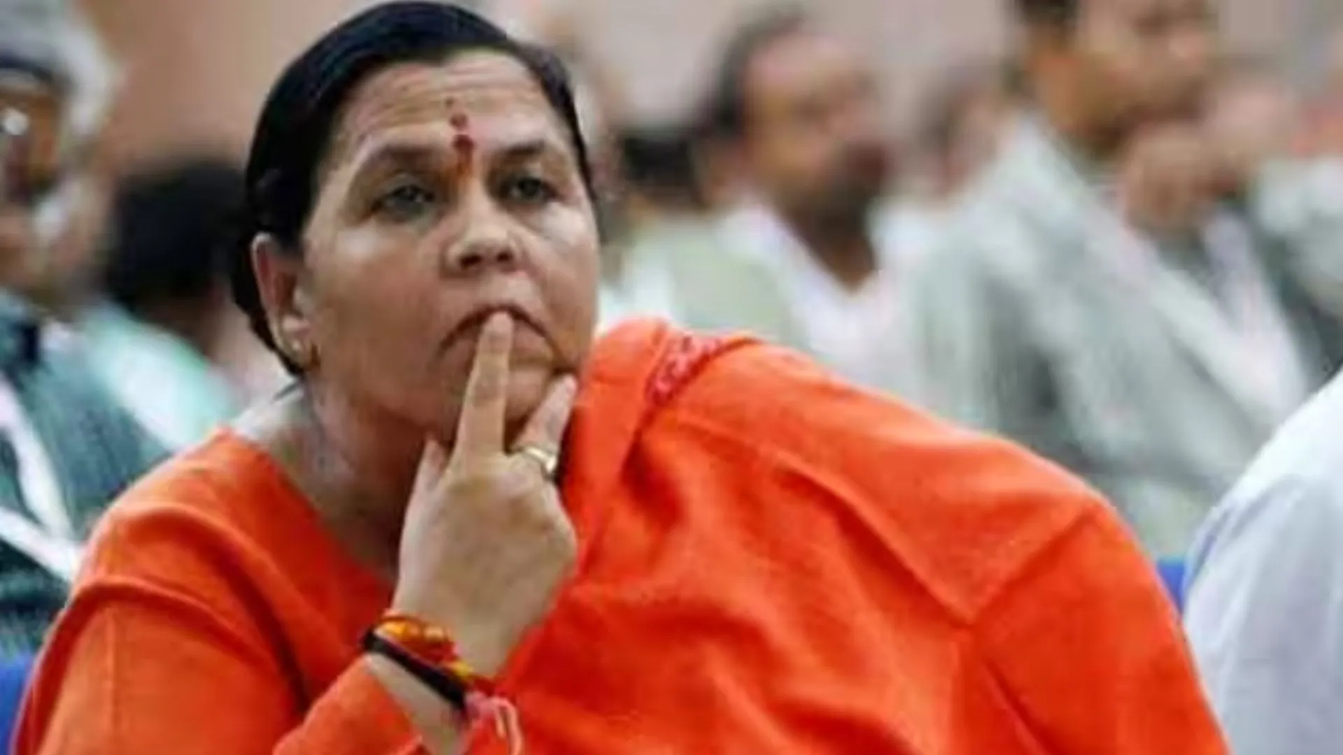 रायसेन किले के शिवमंदिर में जल चढ़ाने पहुंचीं उमा, नहीं खुला ताला 