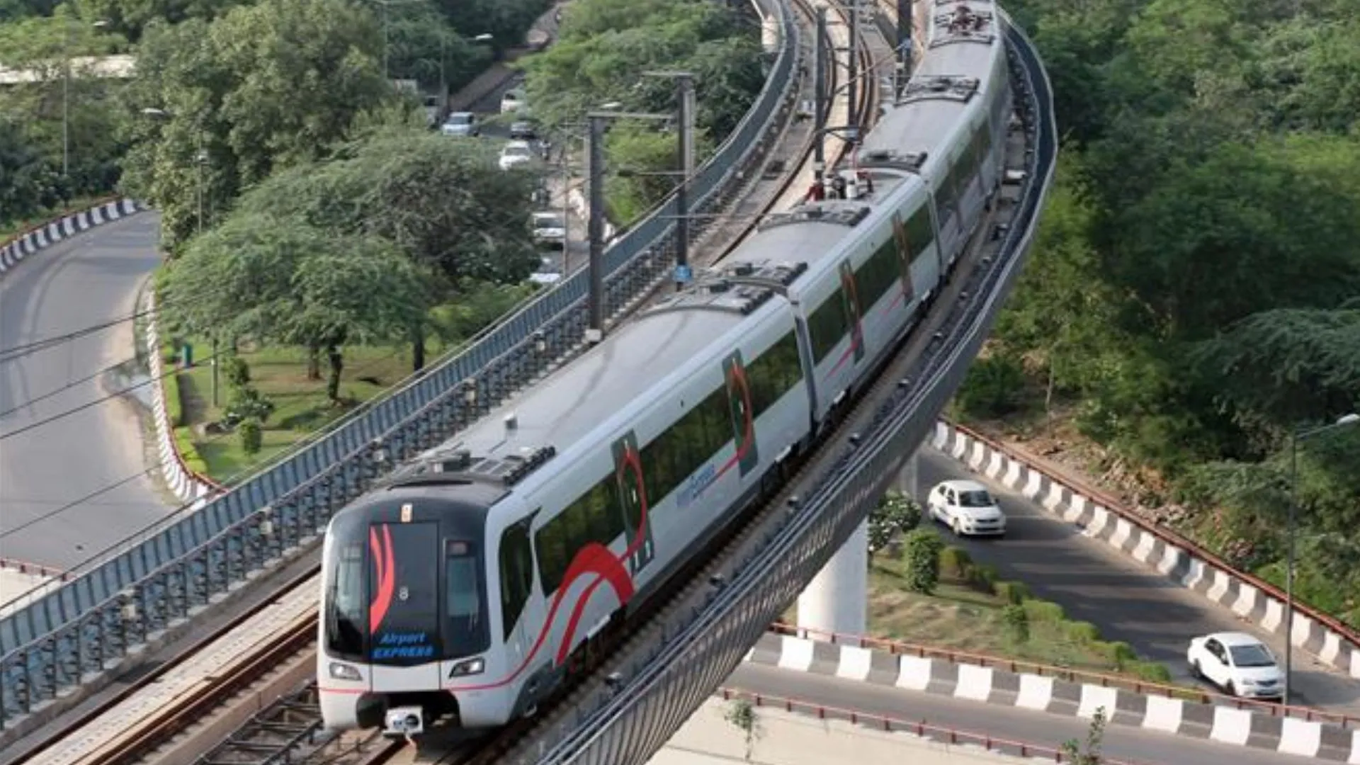 दिल्ली मेट्रो में आपत्तिजनक हरकत करने के आरोप में व्यक्ति गिरफ्तार 