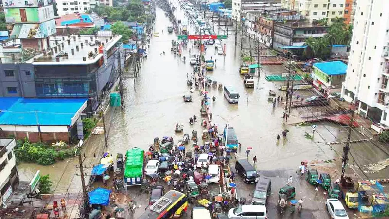 Bangladesh: मूसलाधार वर्षा में बाढ़ व भूस्खलन से जनजीवन हुआ अस्त व्यस्त