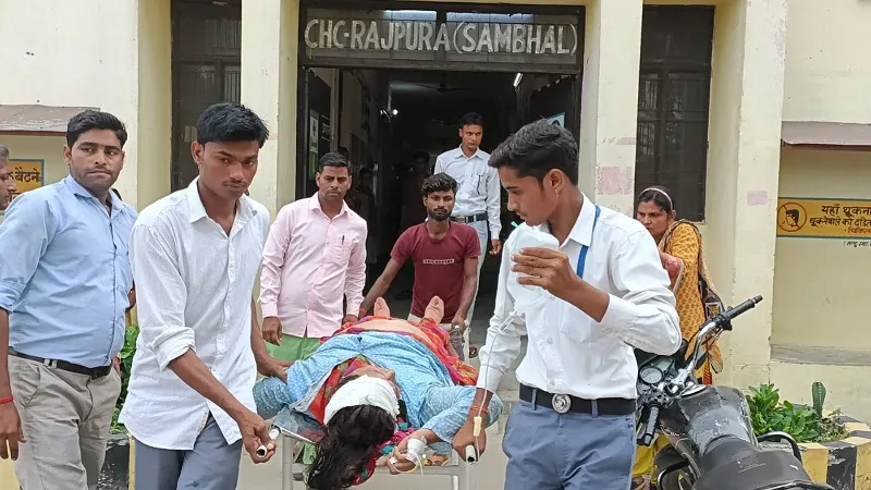 संभल: सड़क किनारे खंदक में बेहोश मिलीं इंटर कॉलेज की प्रबंधक, हालत गंभीर 