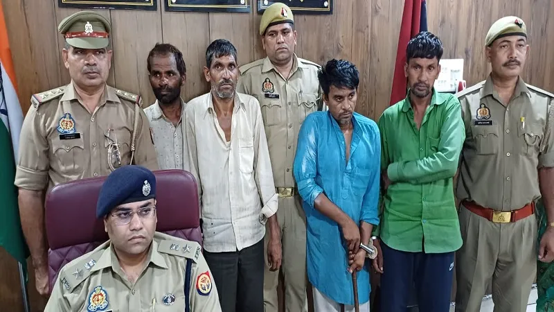 संभल: 28 हजार में बेची गई हापुड़ की किशोरी बरामद, पांच गिरफ्तार