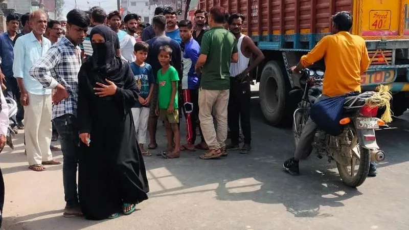 संभल: बस का इंतजार कर रहे मजदूर को ट्रक ने रौंदा, मौत