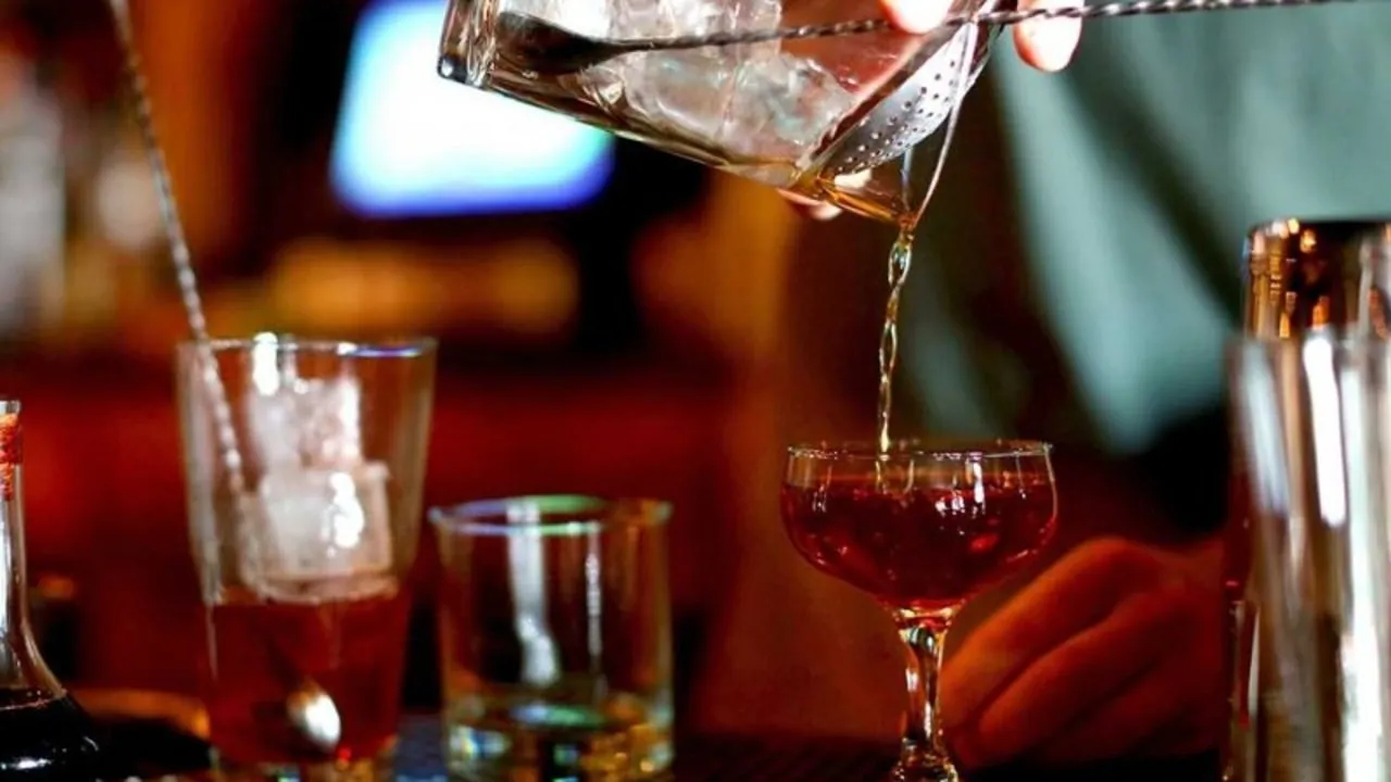 हल्द्वानी: भोजनालय में शराब परोसने वाला पुलिस के हत्थे चढ़ा