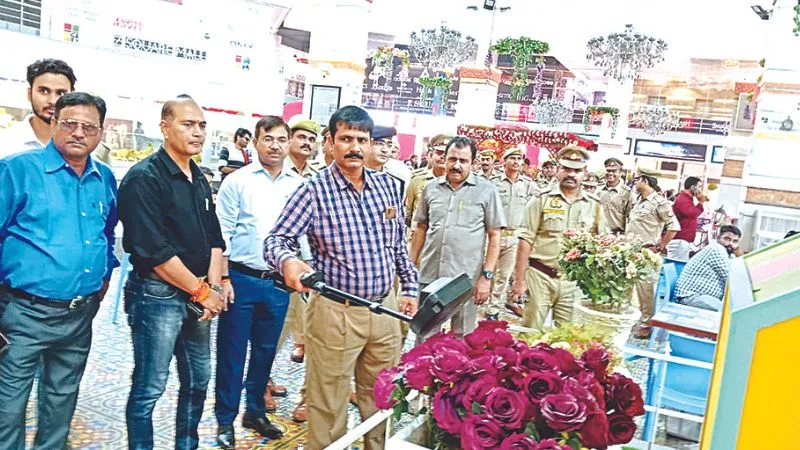 Independence Day 2023: Kanpur में स्वतंत्रता दिवस से पहले पुलिस अलर्ट, व्यवस्था चाक-चौबंद, सड़कों पर उतरा फोर्स