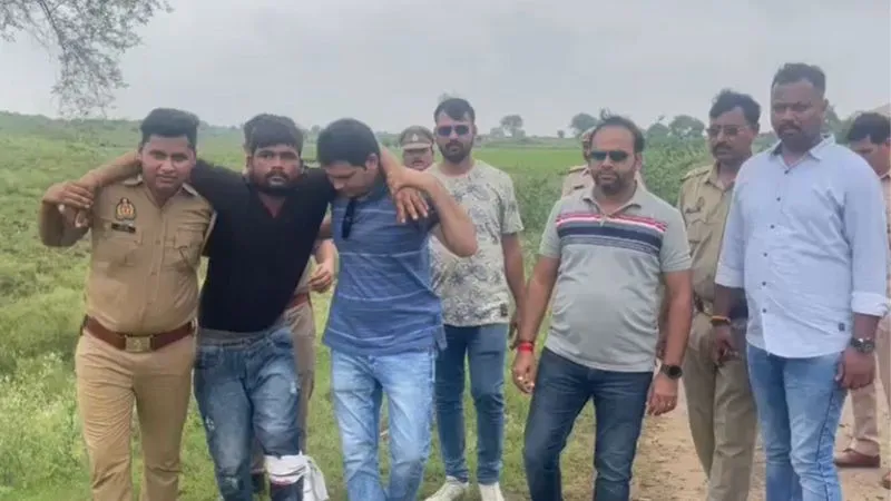Jalaun News : पुलिस मुठभेड़ में बदमाश के पैर में लगी गोली, 25 हजार का इनामी गिरफ्तार, रोकने पर की थी फायरिंग