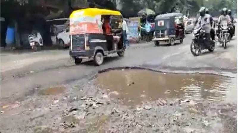 हल्द्वानी : बारिश से शहर की सड़कें हुई खस्ताहाल, मरम्मत की दरकार 