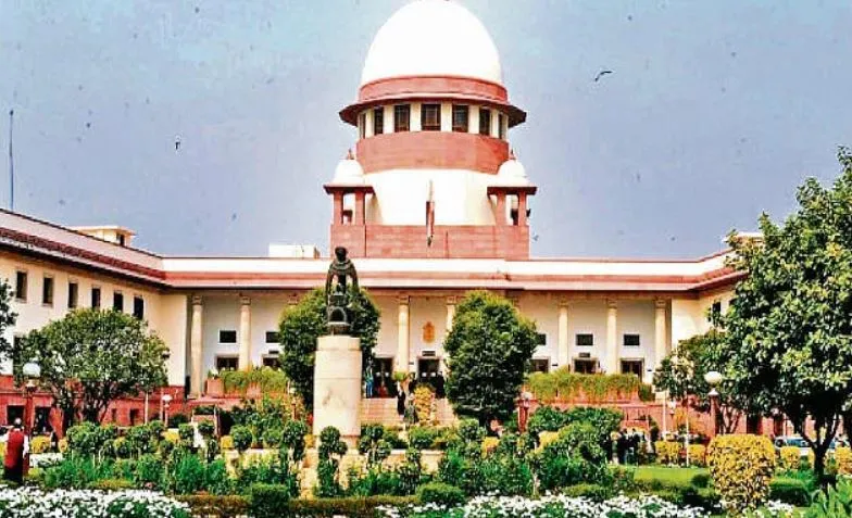महिलाएं न तो पुरुषों के अधीन हैं, न ही उन्हें किसी के अधीन रहने की जरूरत: SC