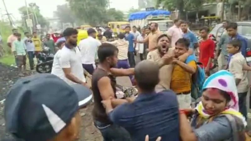 Kannauj: बदमाशों ने बहन के साथ की लूटपाट, युवक के साथ जा रही थी जिला अस्पताल, पुलिस नहीं दर्ज कर रही रिपोर्ट