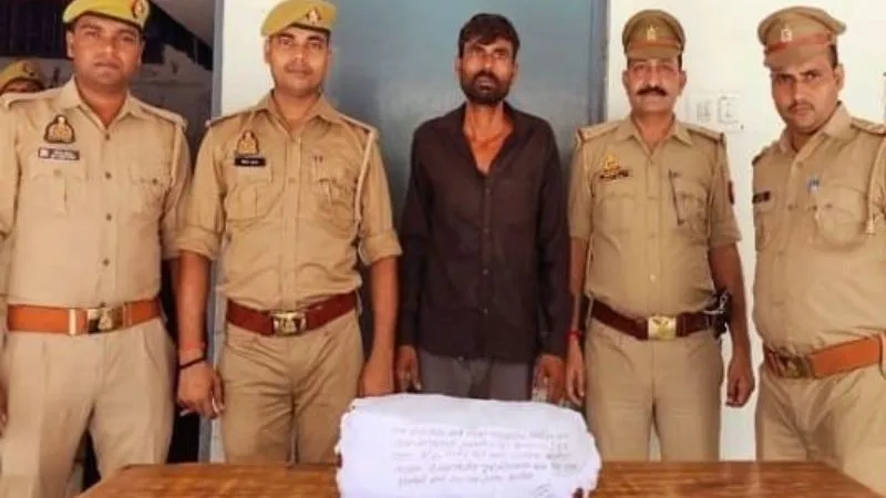 Kannauj News : पुलिस ने गांजा के साथ दबोचा कुख्यात अपराधी, आरोपी पर पहले ही दर्ज है 39 मुकदमें 