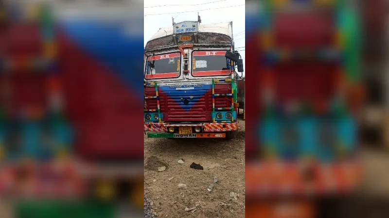 Kannauj: बैरियर तोड़कर भाग रहा गौ तस्कर, यूपीडा के वाहनों में टक्कर मारने का प्रयास, बाल बाल बचे कर्मी, पुलिस ने पकड़ा
