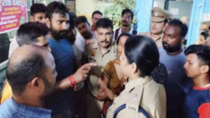 Kanpur Death News : तीन दिन में पुलिस नहीं जांच पाई 30 मिनट के CCTV फुटेज, मामले को दबाने में जुटी खाकी